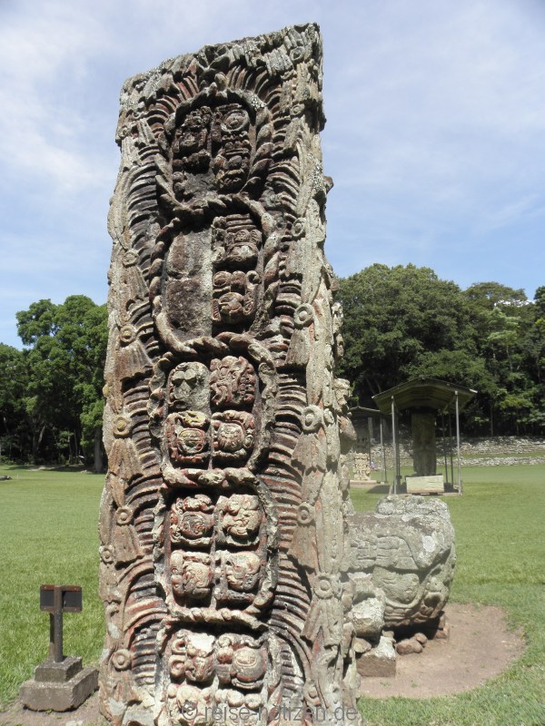 Copan - Stele auf dem Vorplatz