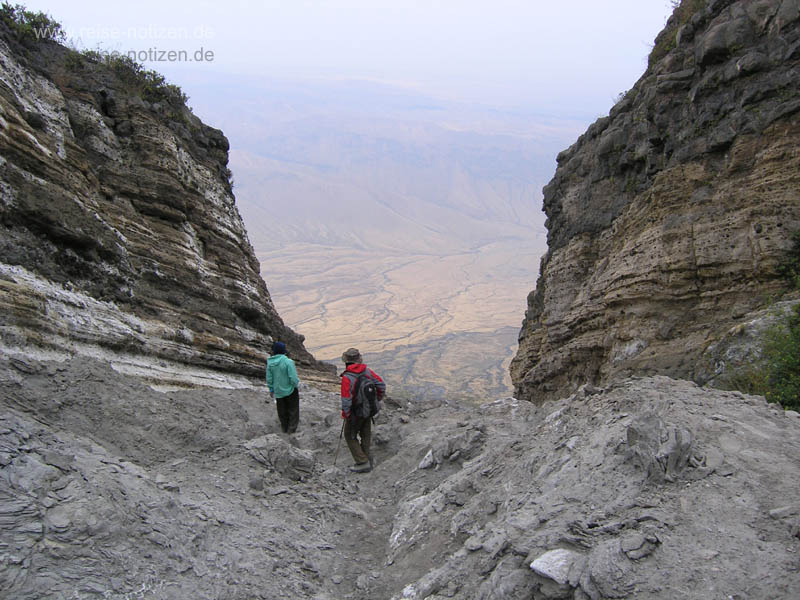 Abstieg vom Oldonio Lengai - dem heiligen Berg der Massai