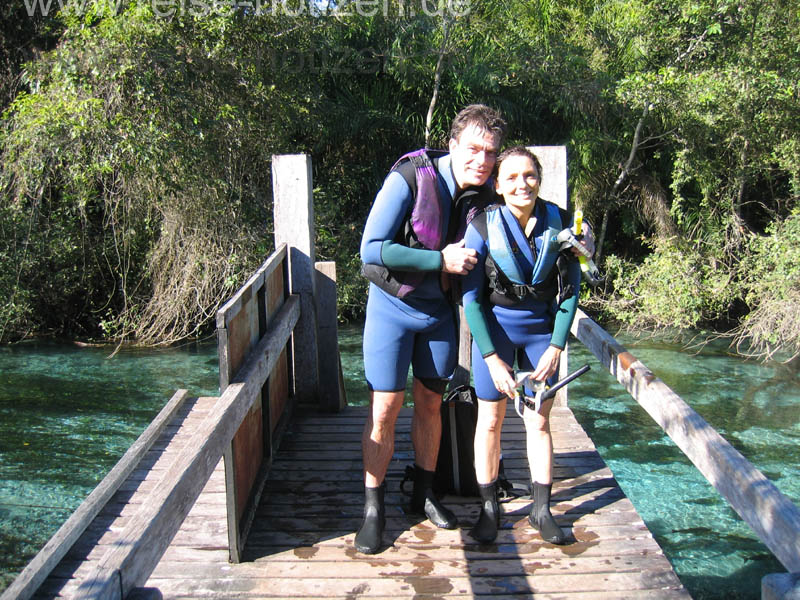 Erici und Susan vor dem Sprung in den Rio Sucuri