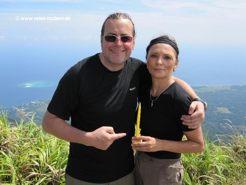 Susan und Strolch am 19.7.2011 auf dem Hipok-Hipk-Vulkan,  Camiguin, Philippinen