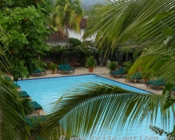 Pool im Hotel Robledo
